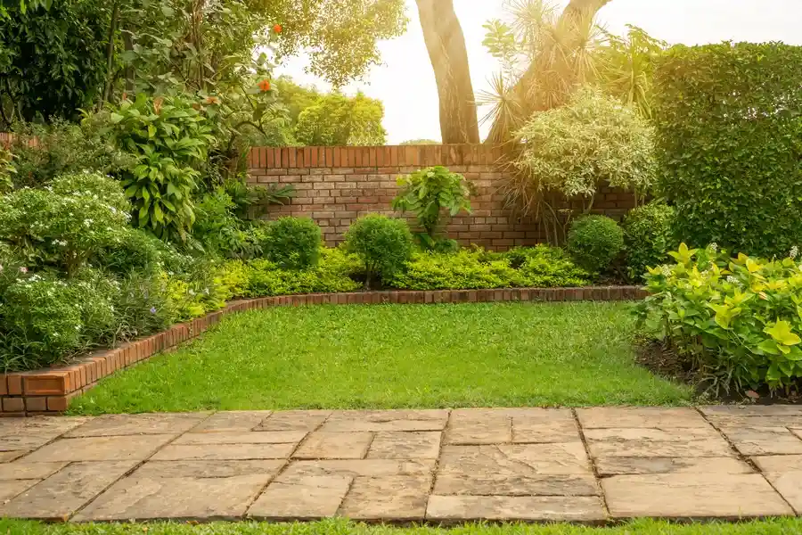 Choosing The Right Maintenance Schedule For Lawns in Moore Haven, FL